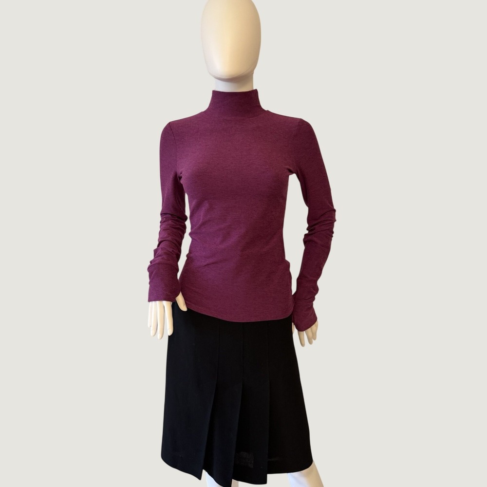 Soft comfy Beyond Yoga Purple Mock Neck Long Sleeve Thumb Holes Athletic Top XS